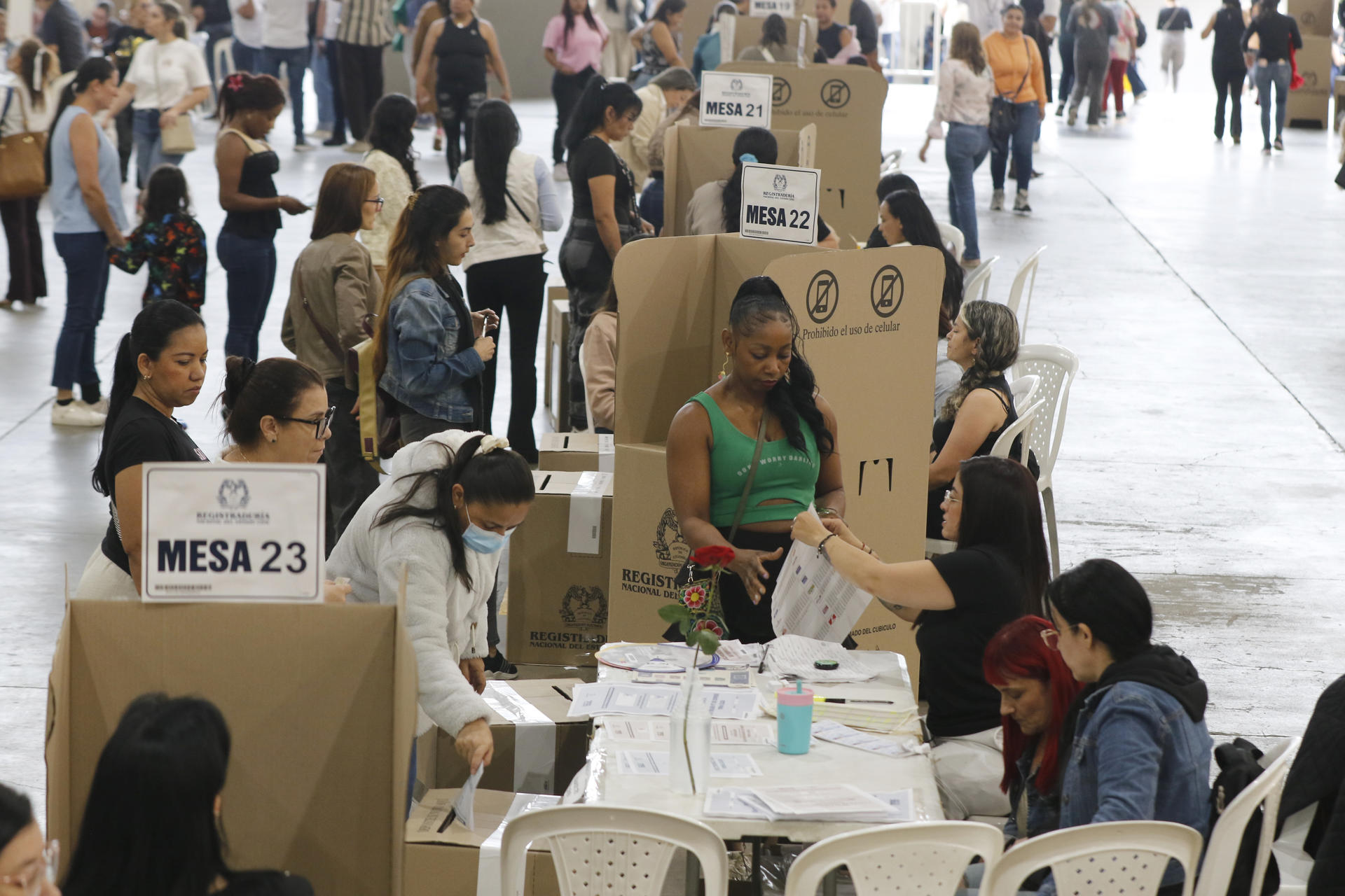 Ataque con dron interrumpió el conteo de votos en un centro electoral de Colombia