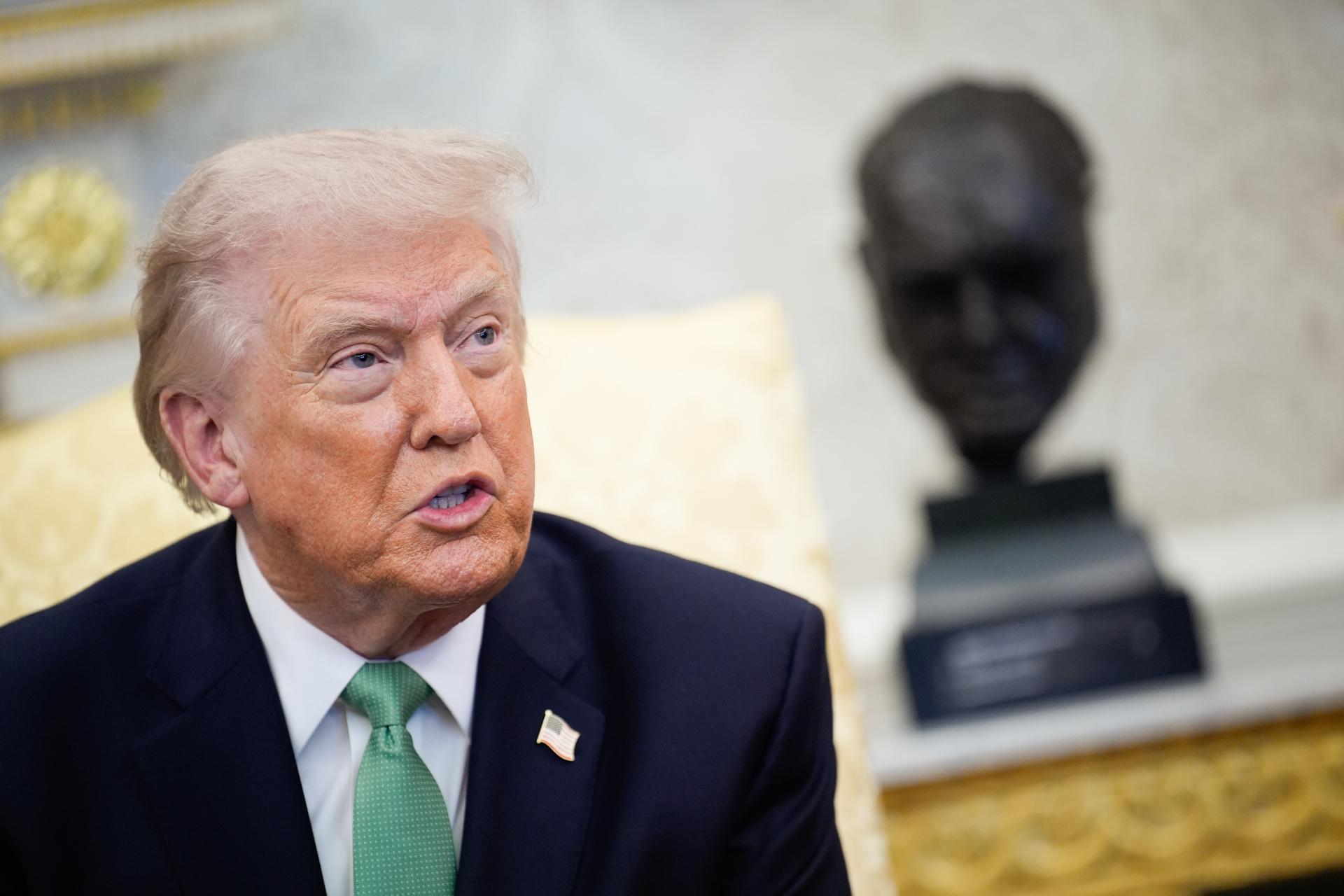 Trump llamó "debilucho" al funcionario que dimitió en desacuerdo con la guerra de Irán