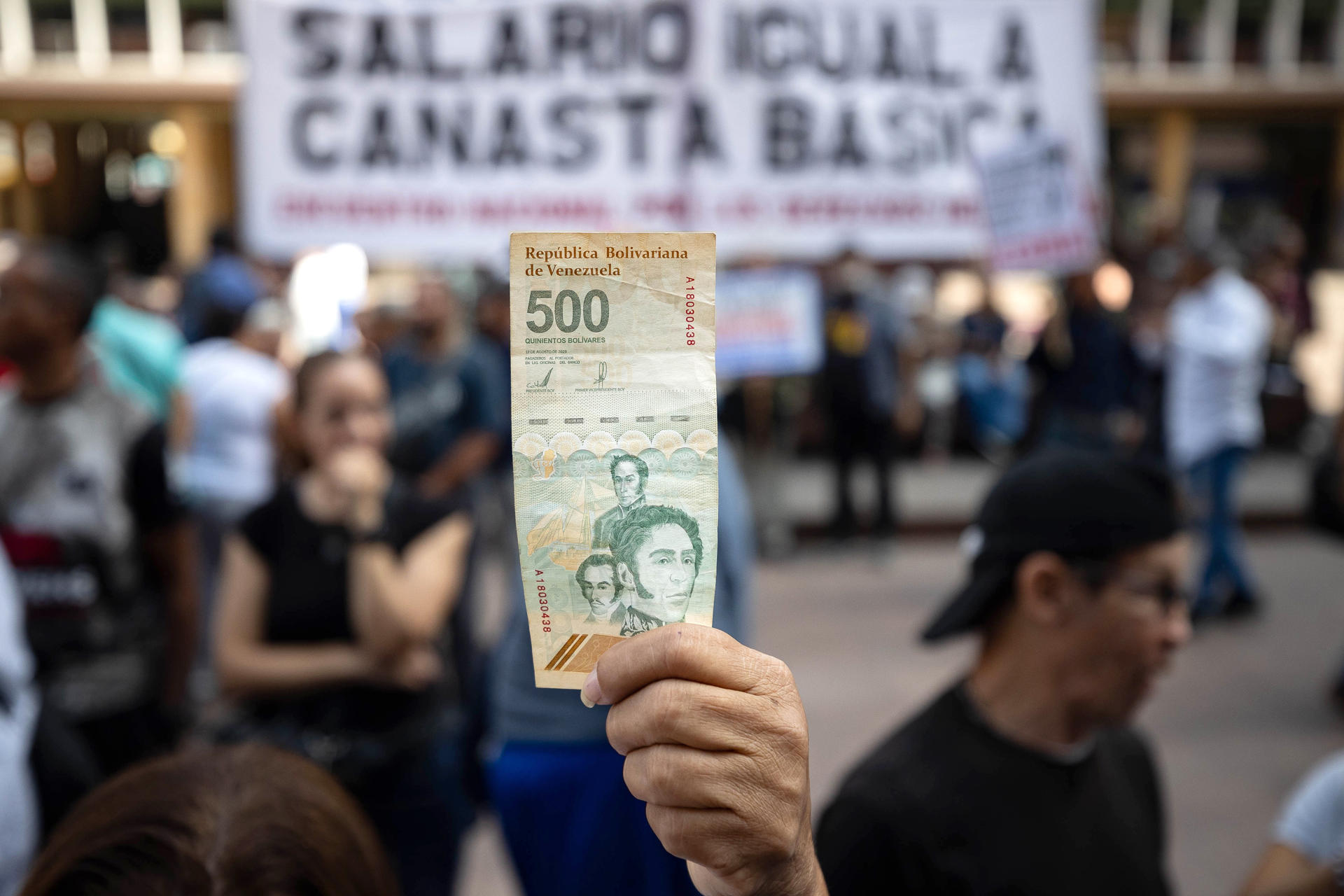 Sindicatos y empresarios plantean nuevo salario mínimo en Venezuela