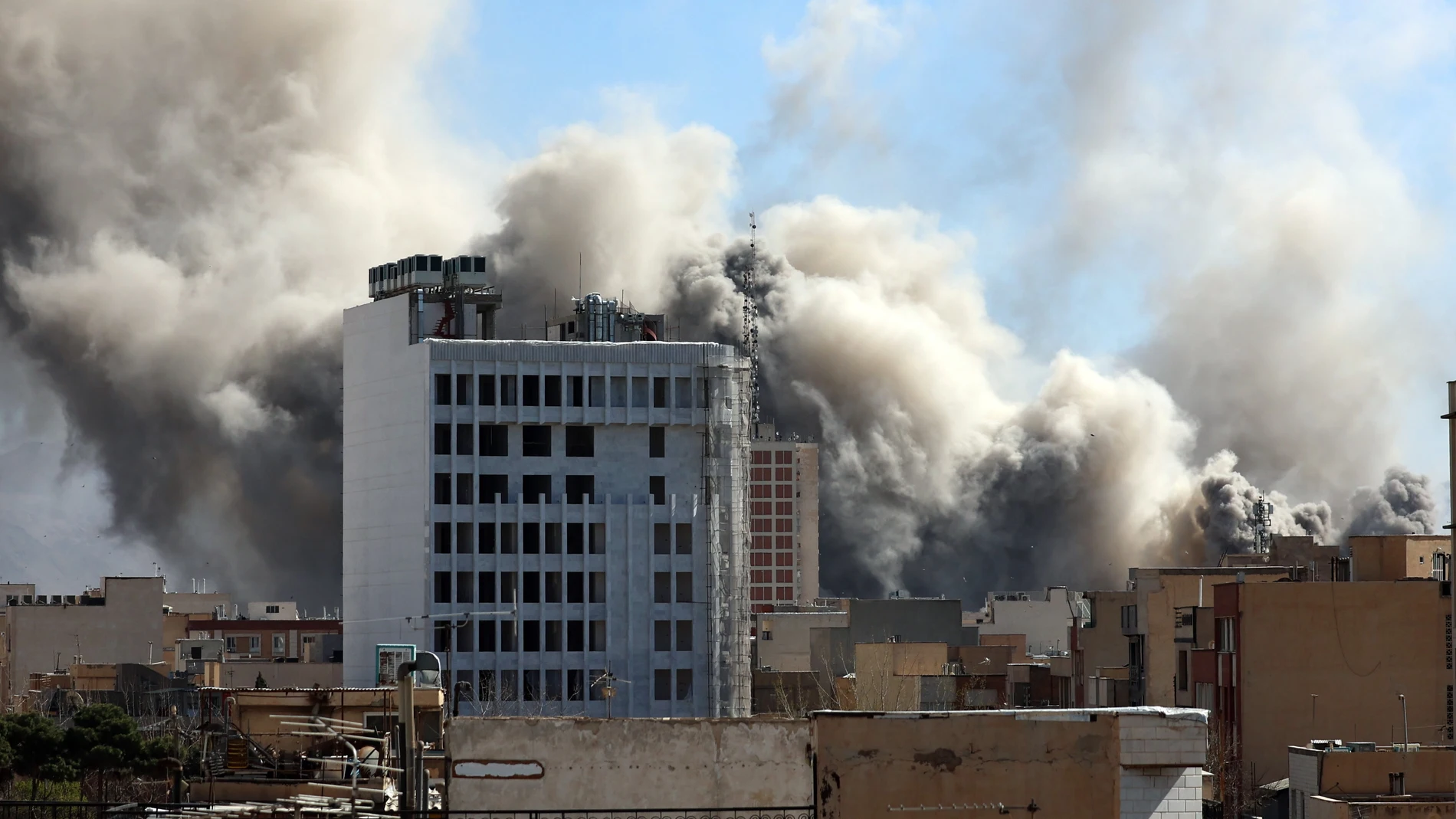 Emiratos Árabes Unidos cierran su embajada en Irán y retiran a toda su misión diplomática de Teherán