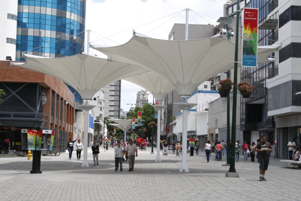 Inseguridad en Sabana Grande: Denuncian peleas con cuchillos y consumo de drogas a plena luz del día (VIDEOS)