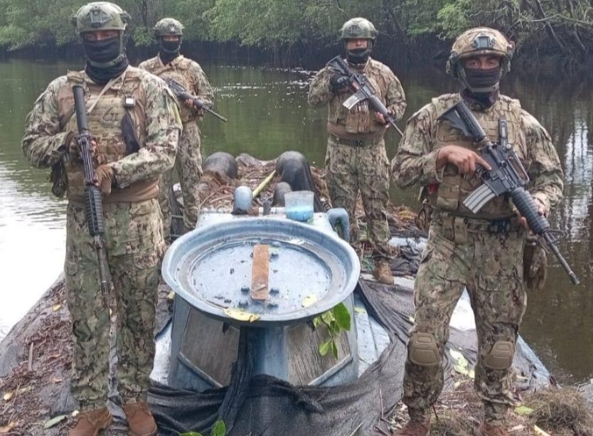 Ecuador incautó semisumergible usado por narcos en zona fronteriza con Colombia