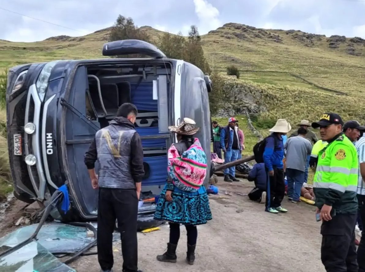 Accidente de un autobús dejó múltiples heridos y una anciana fallecida en Perú