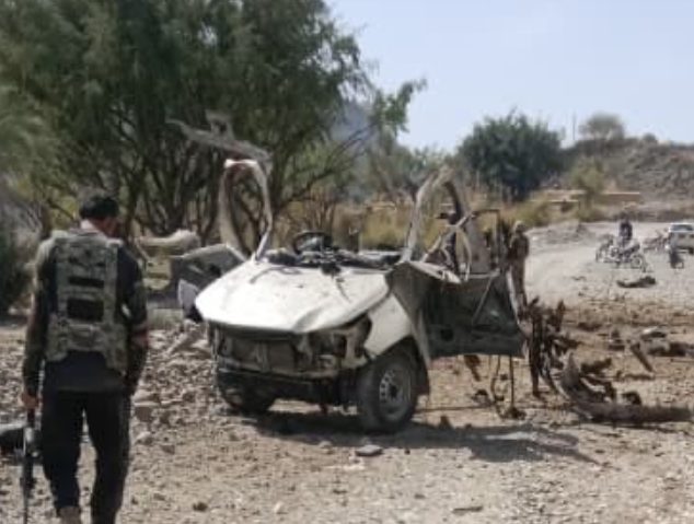 Atentado con bomba mató a múltiples policías de Pakistán en plena escalada fronteriza