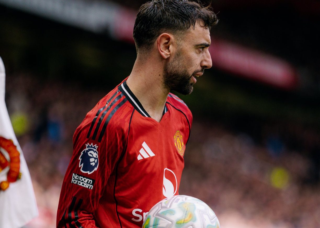 Bruno Fernandes encabezó victoria de Manchester United con miras en la Champions