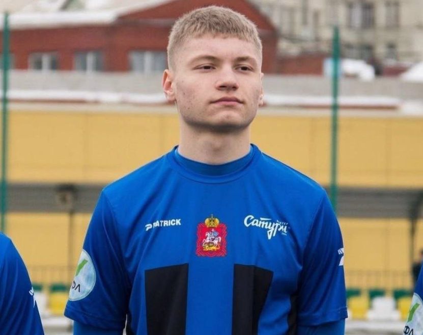 Horror en Rusia: futbolista apuñaló a una empresaria frente a su hija por orden de estafadores