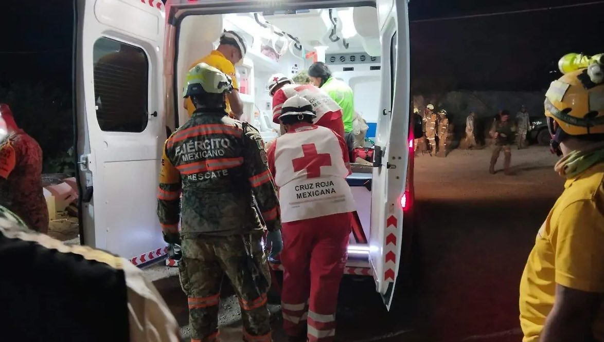 Rescatado con vida uno de los cuatro mineros mexicanos atrapados en Sinaloa