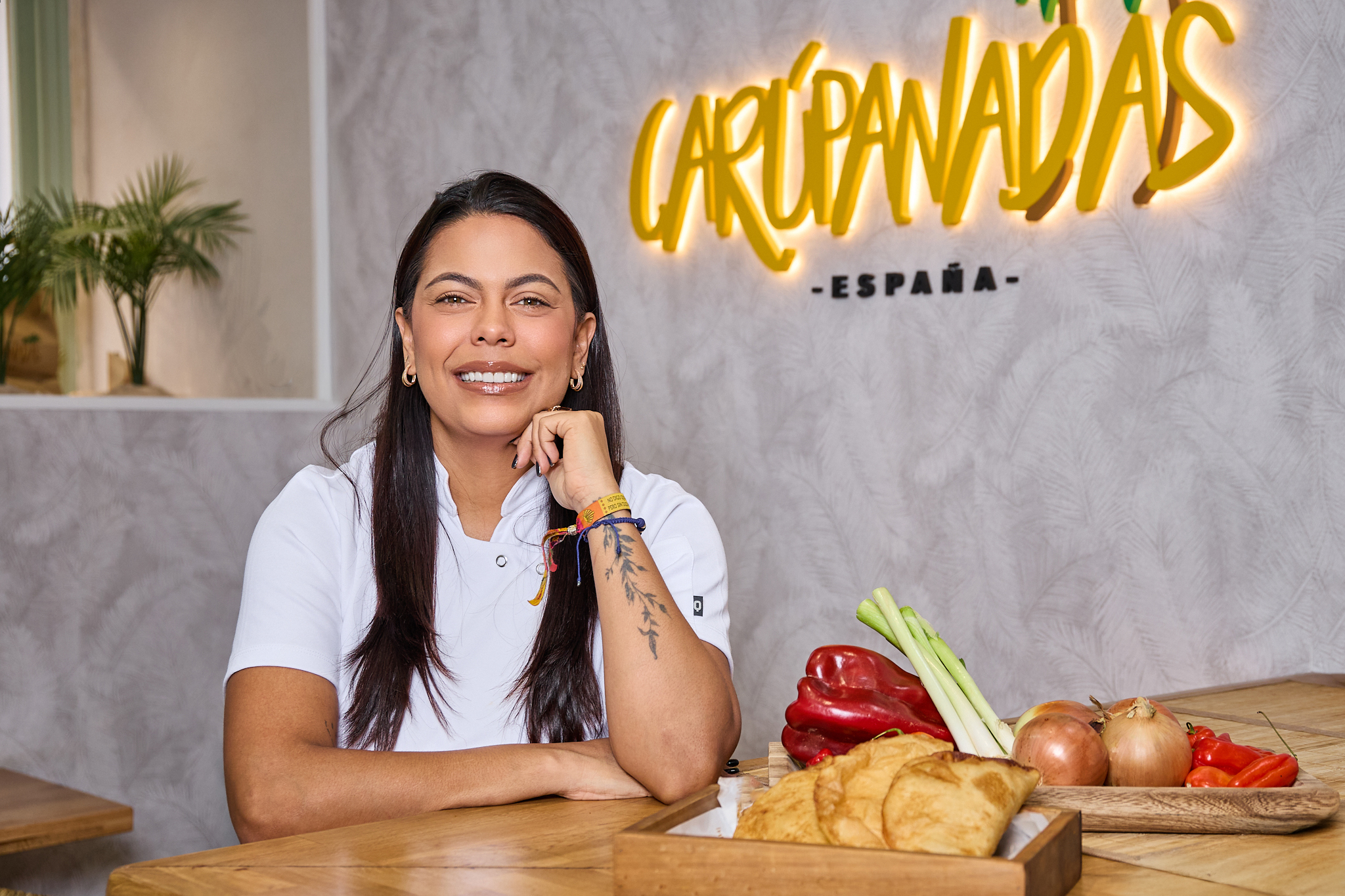 La abogada venezolana que "llevó la playa a Madrid" con puro sabor carupanero