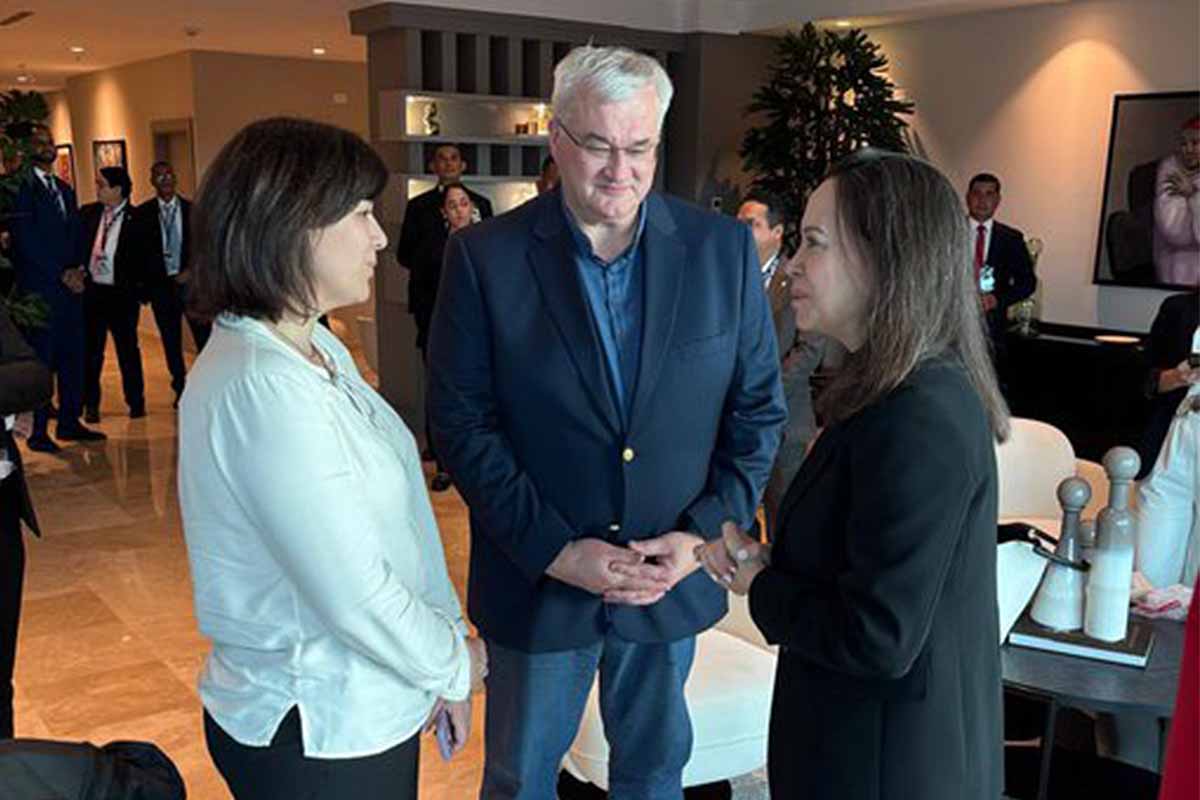 Canciller de Ucrania catalogó de “inspirador” su encuentro con María Corina Machado