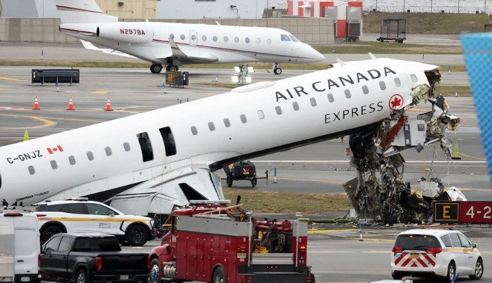 Recuperan la caja negra del avión que colisionó en Nueva York con un camión de bomberos