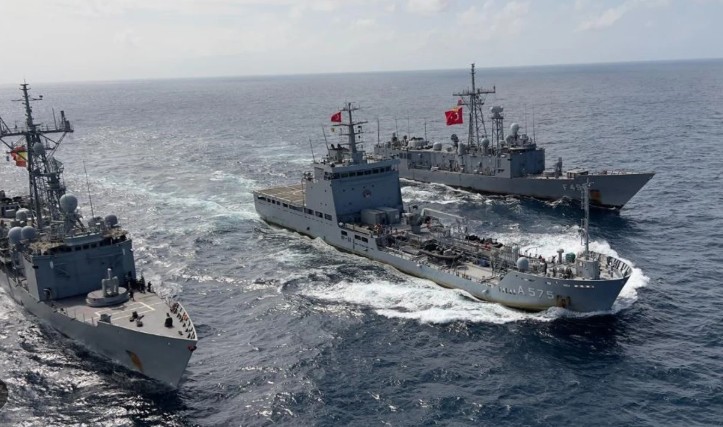 Rescatan a la tripulación de un pesquero chino secuestrada por piratas en Somalia