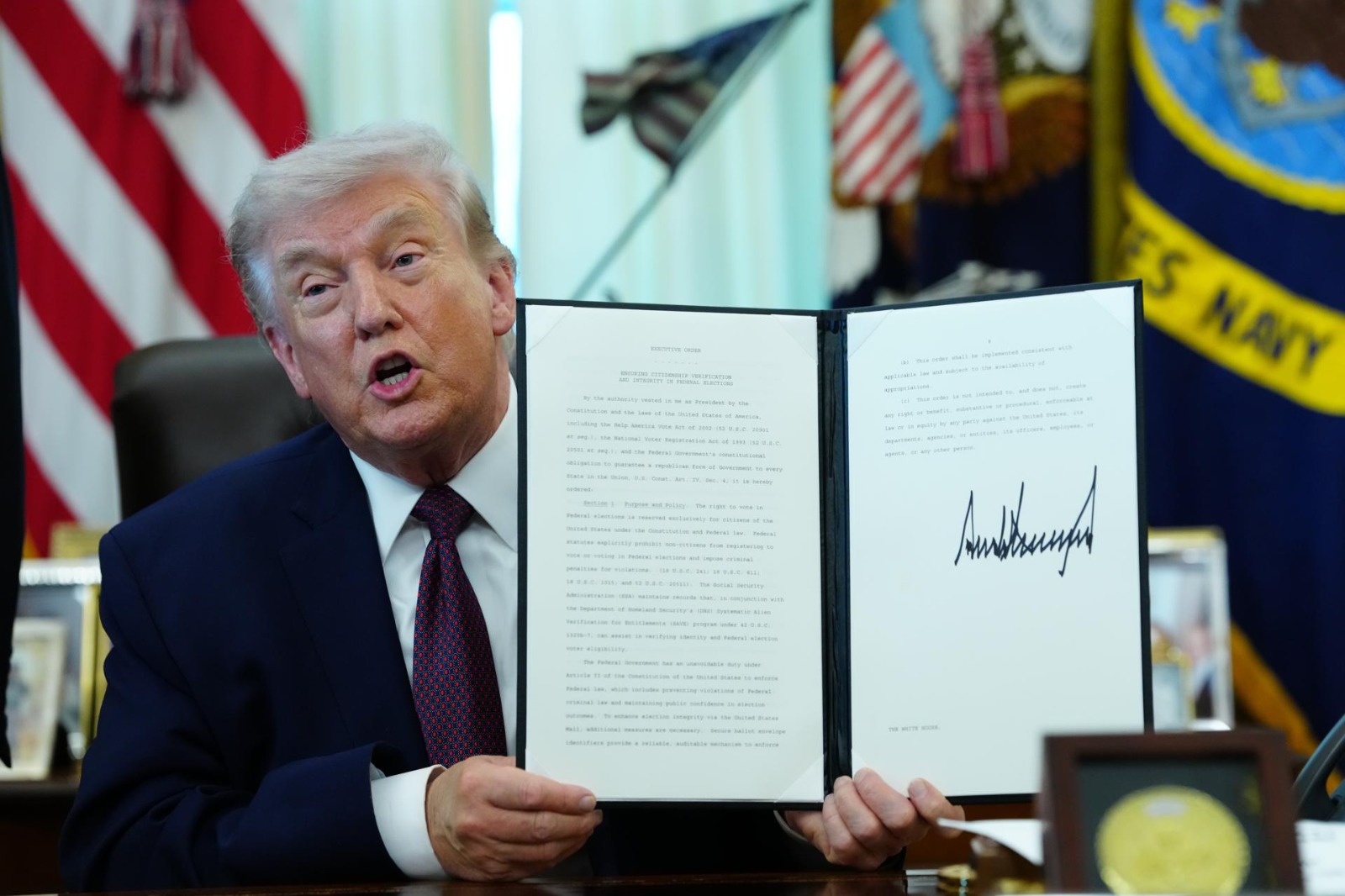 Trump firma orden para limitar el voto por correo y crear una lista nacional de electores