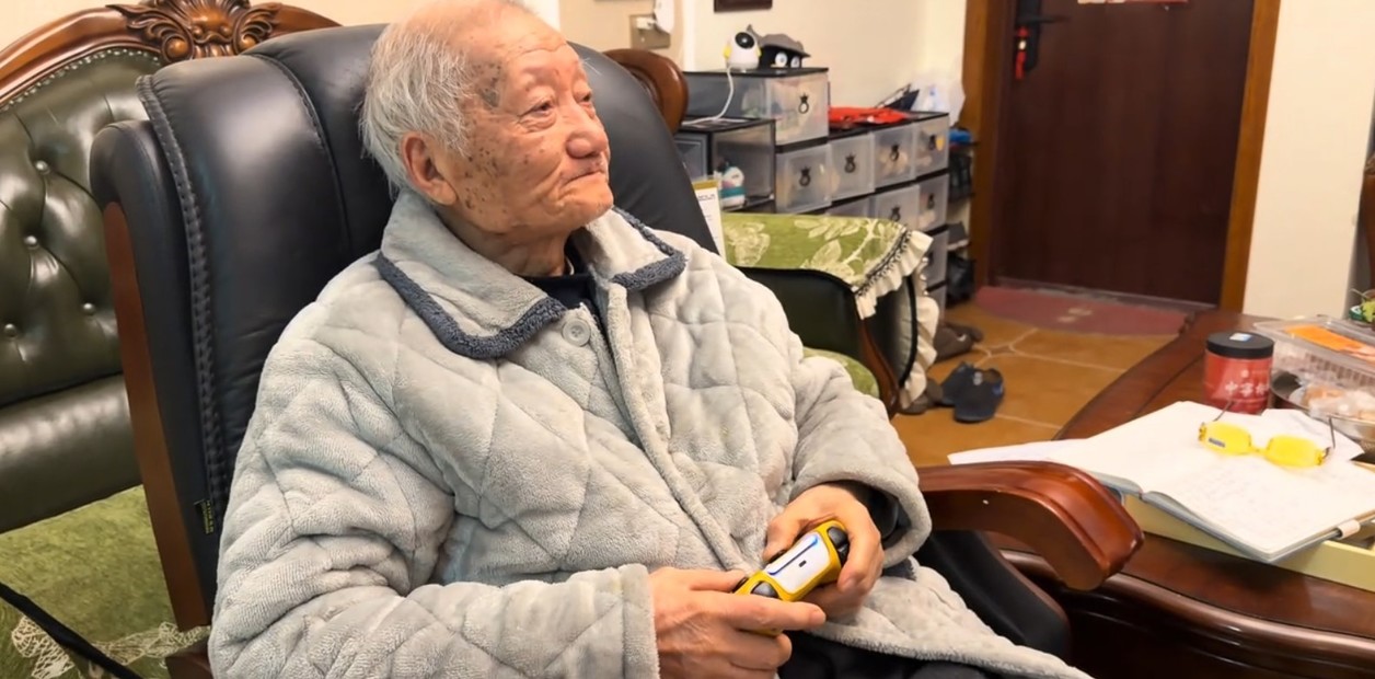 El gamer más longevo: un abuelo de 91 años se hizo famoso por completar el nuevo Resident Evil