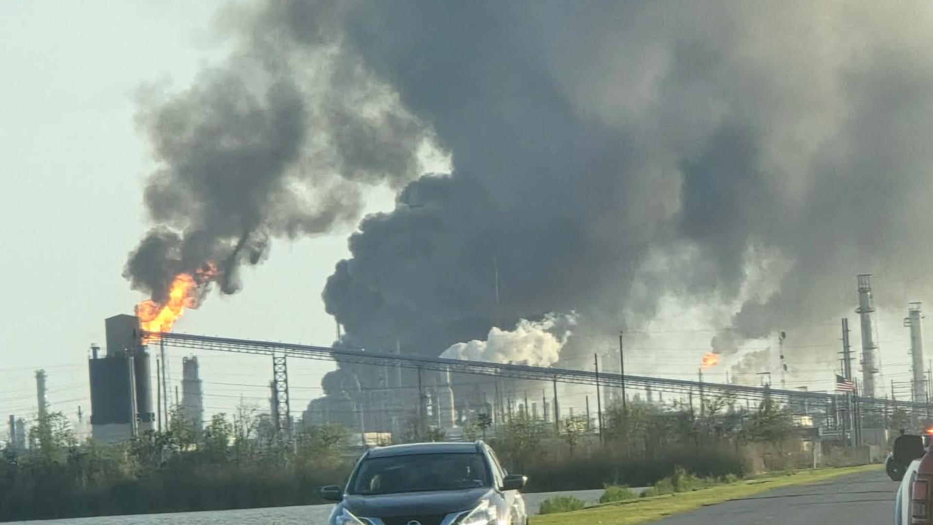 VIDEOS: Enorme explosión en refinería de Valero encendió las alarmas en Texas