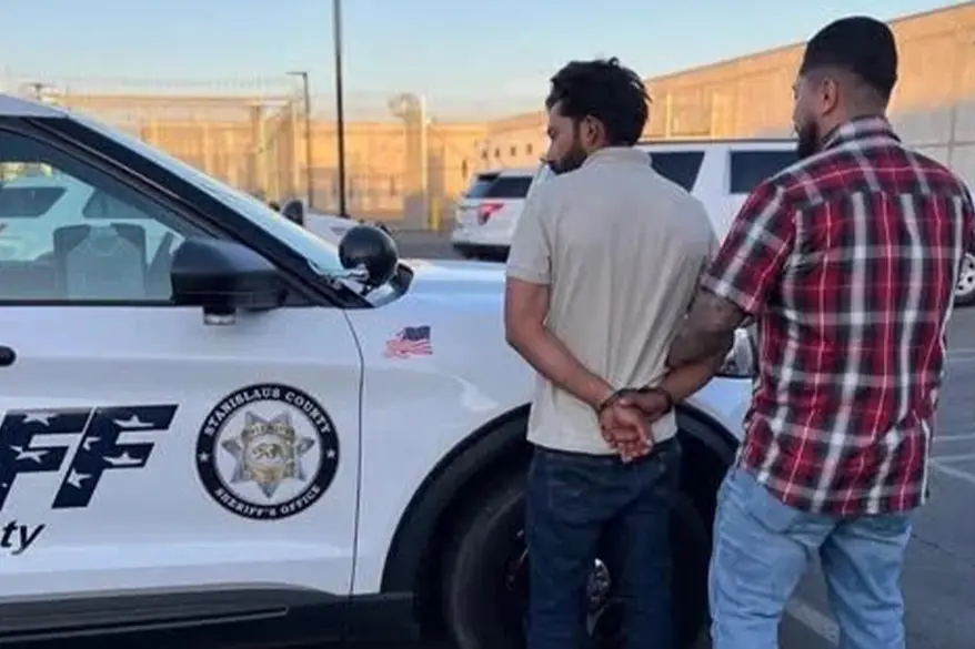 Irrumpió en la casa de una mujer en California y le chupó los dedos de los pies mientras ella dormía