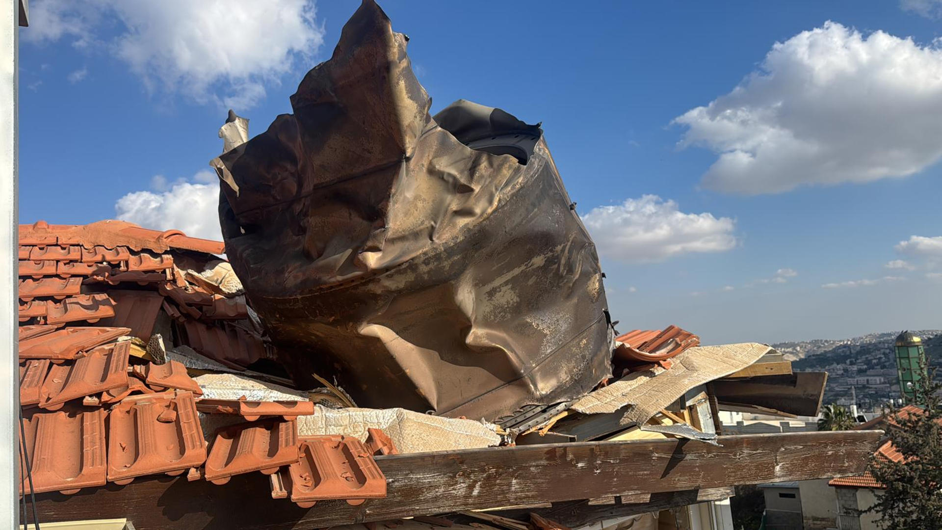 Fragmentos de un misil iraní caen a pocos metros del Santo Sepulcro en Jerusalén