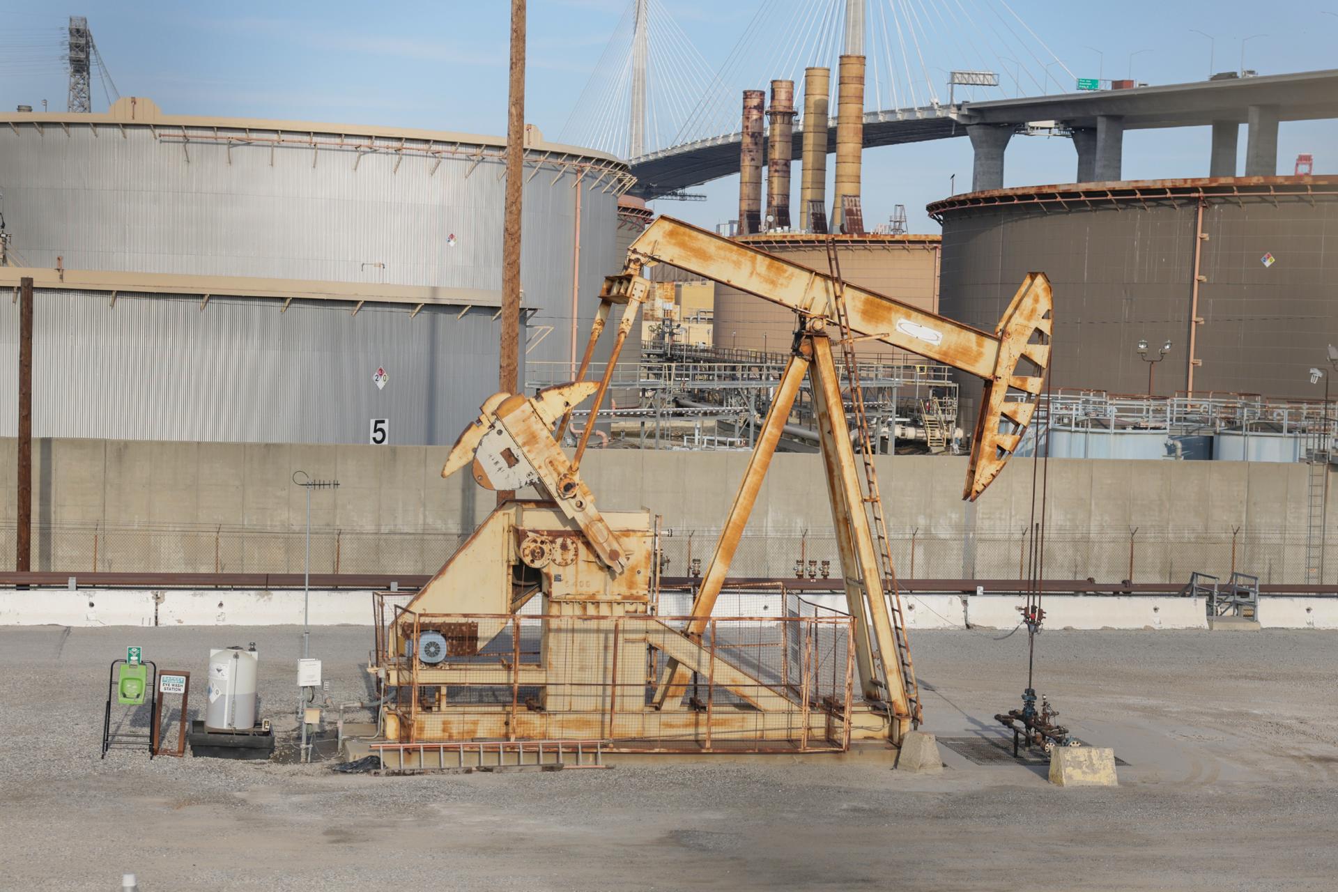 Barril de petróleo alcanza los 119 dólares, su precio del petróleo más alto desde 2022