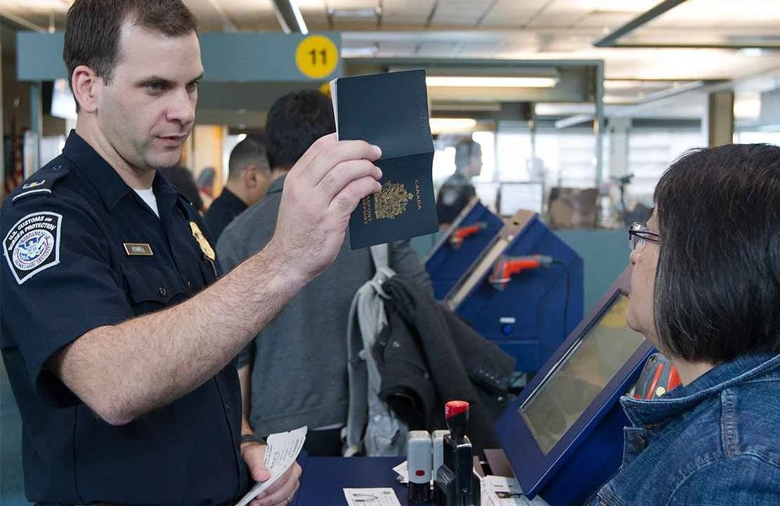 EEUU prohibirá la entrada y la salida a quienes hayan aplazado este trámite con su pasaporte