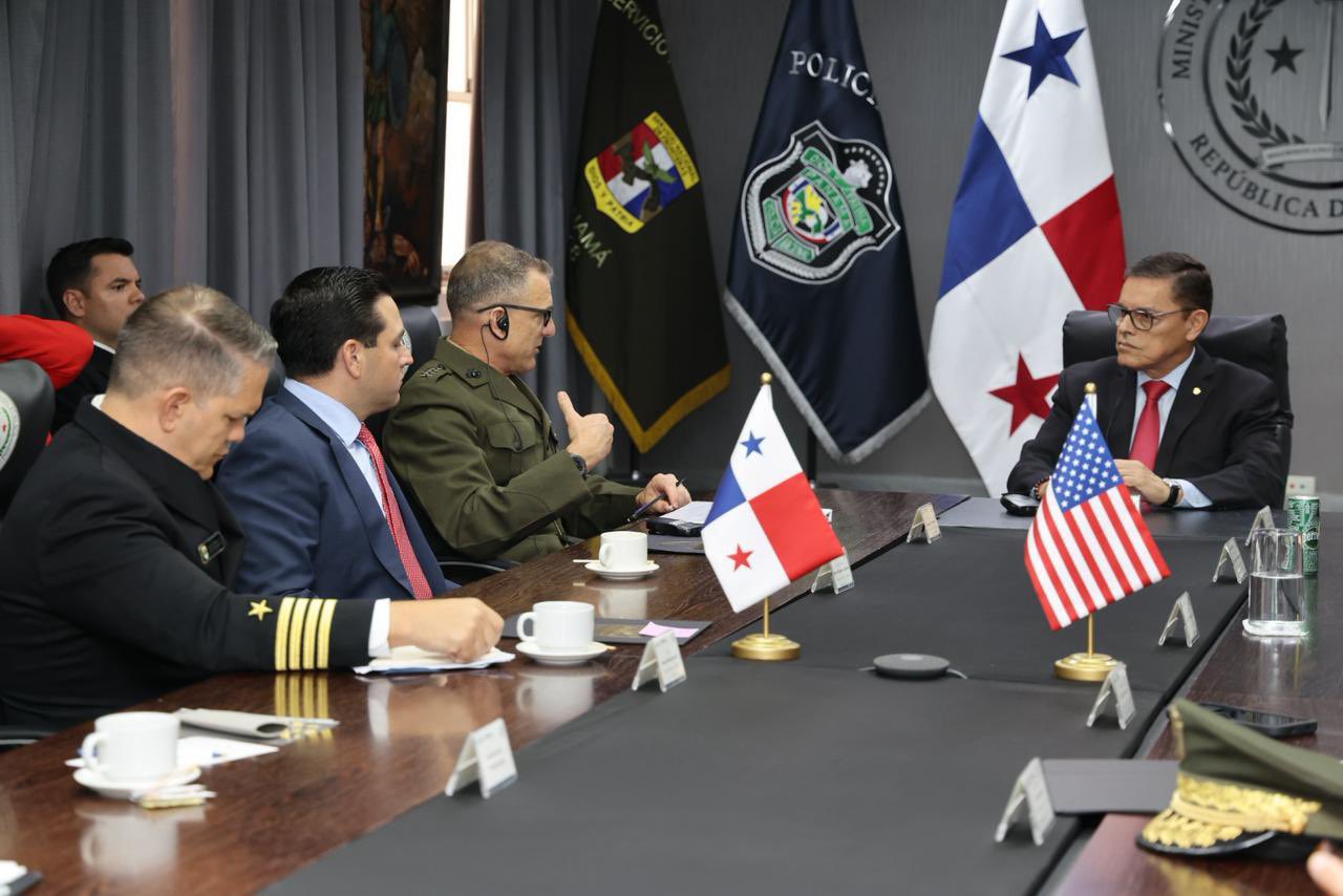 Jefe del Comando Sur de EEUU advirtió sobre la amenaza de China, Rusia e Irán en la región