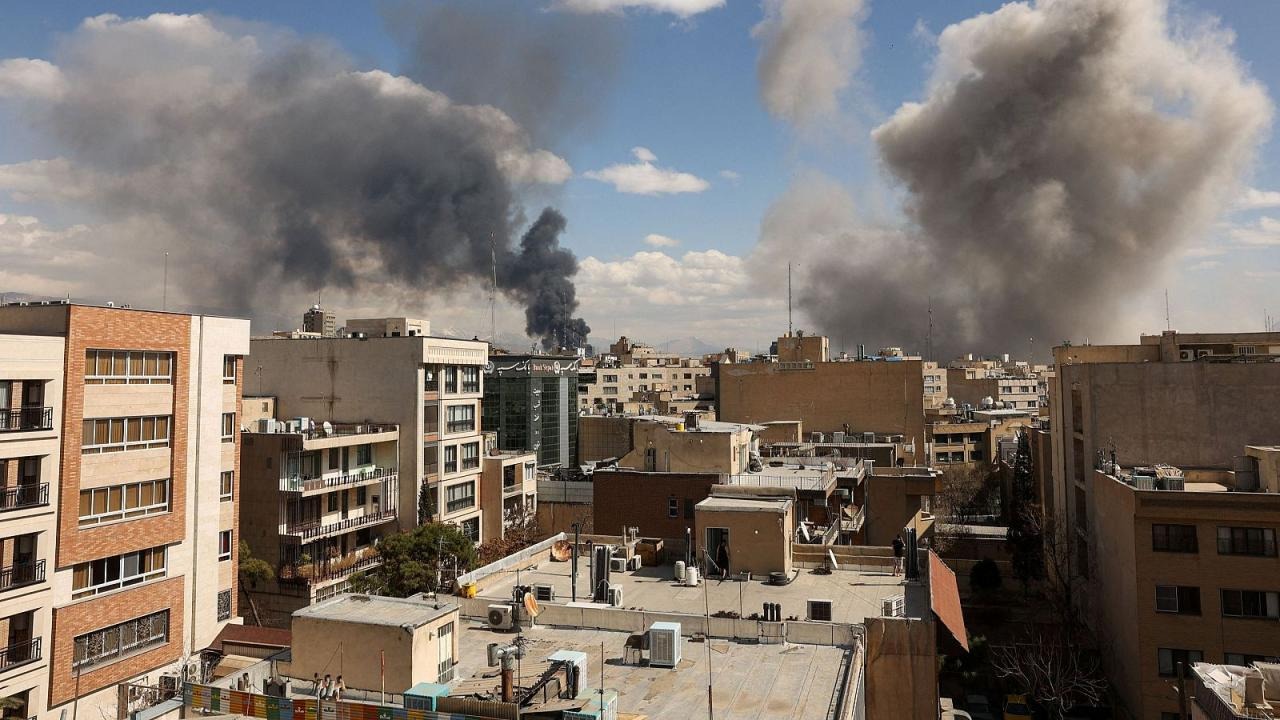 Israel bombardeó sedes del Ministerio de Inteligencia iraní y la fuerza Quds en Teherán