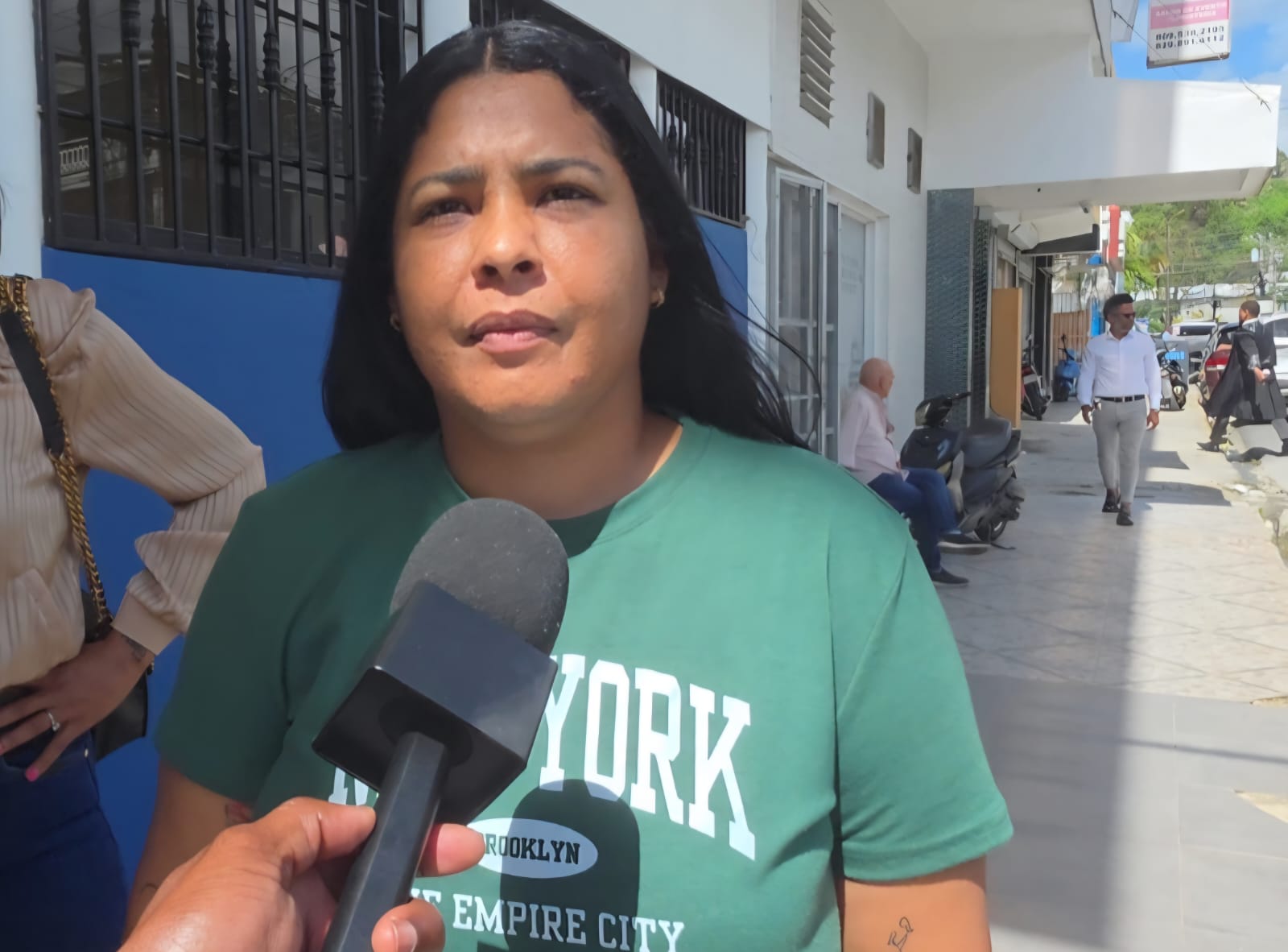 Venezolana denuncia inacción de autoridades dominicanas tras brutal golpiza de su expareja e hijo