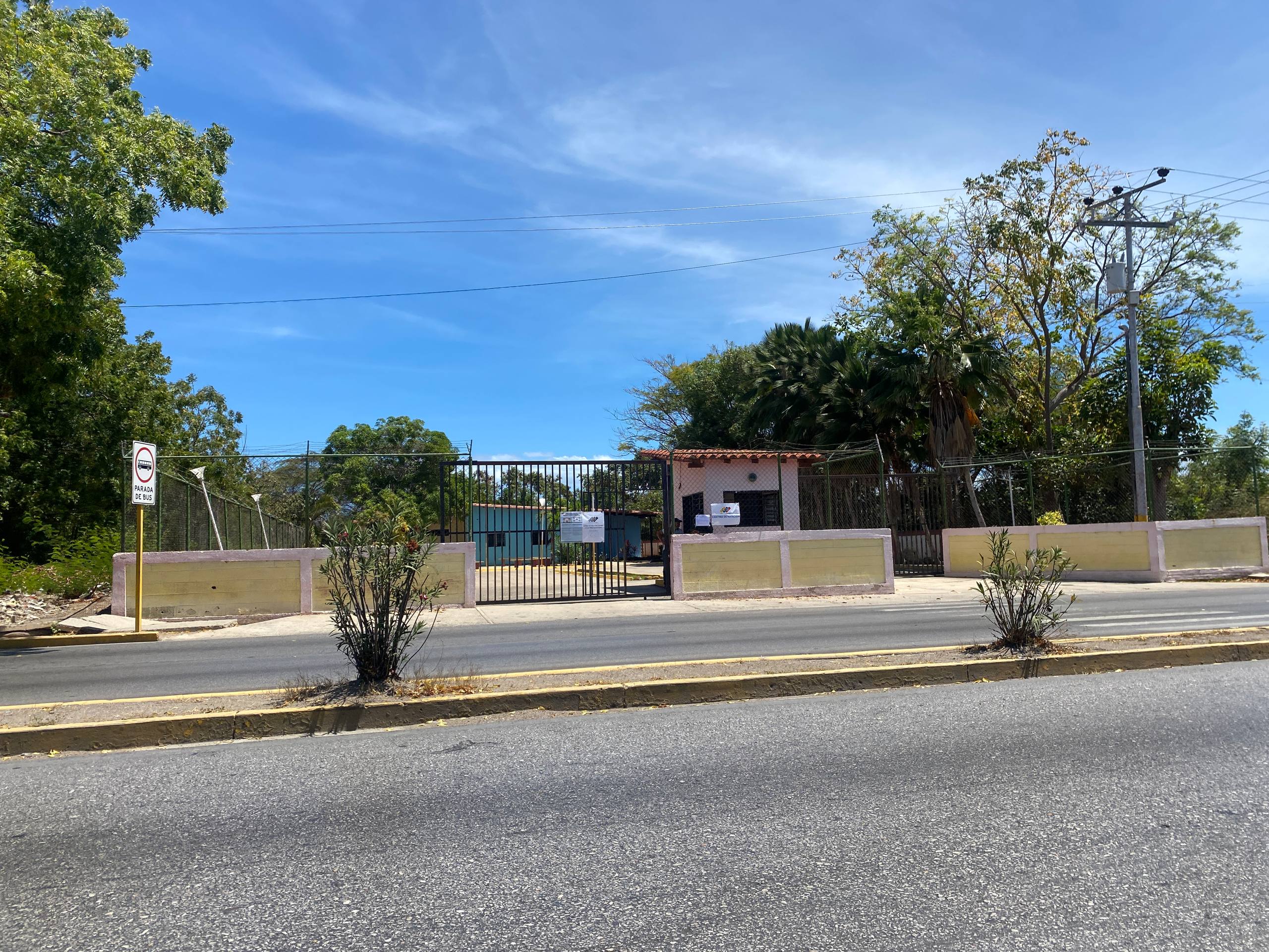 Reportan baja afluencia en centros de votación durante la Consulta Popular Nacional 2026 en Sucre