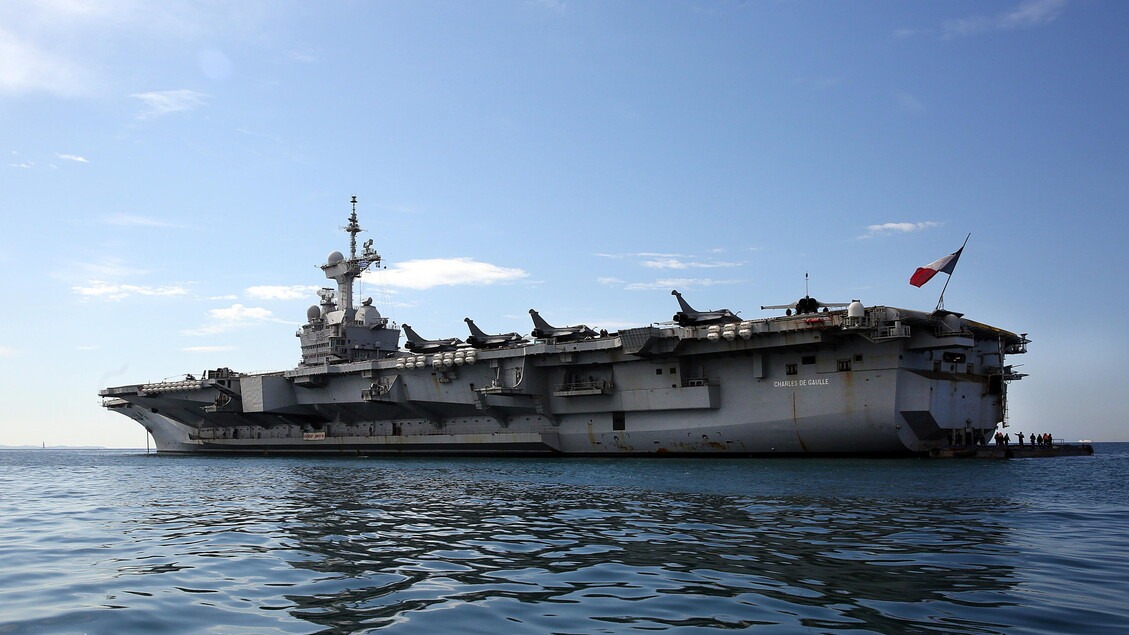 Macron ordenó despliegue del portaaviones Charles de Gaulle en el Mediterráneo tras cierre del estrecho de Ormuz