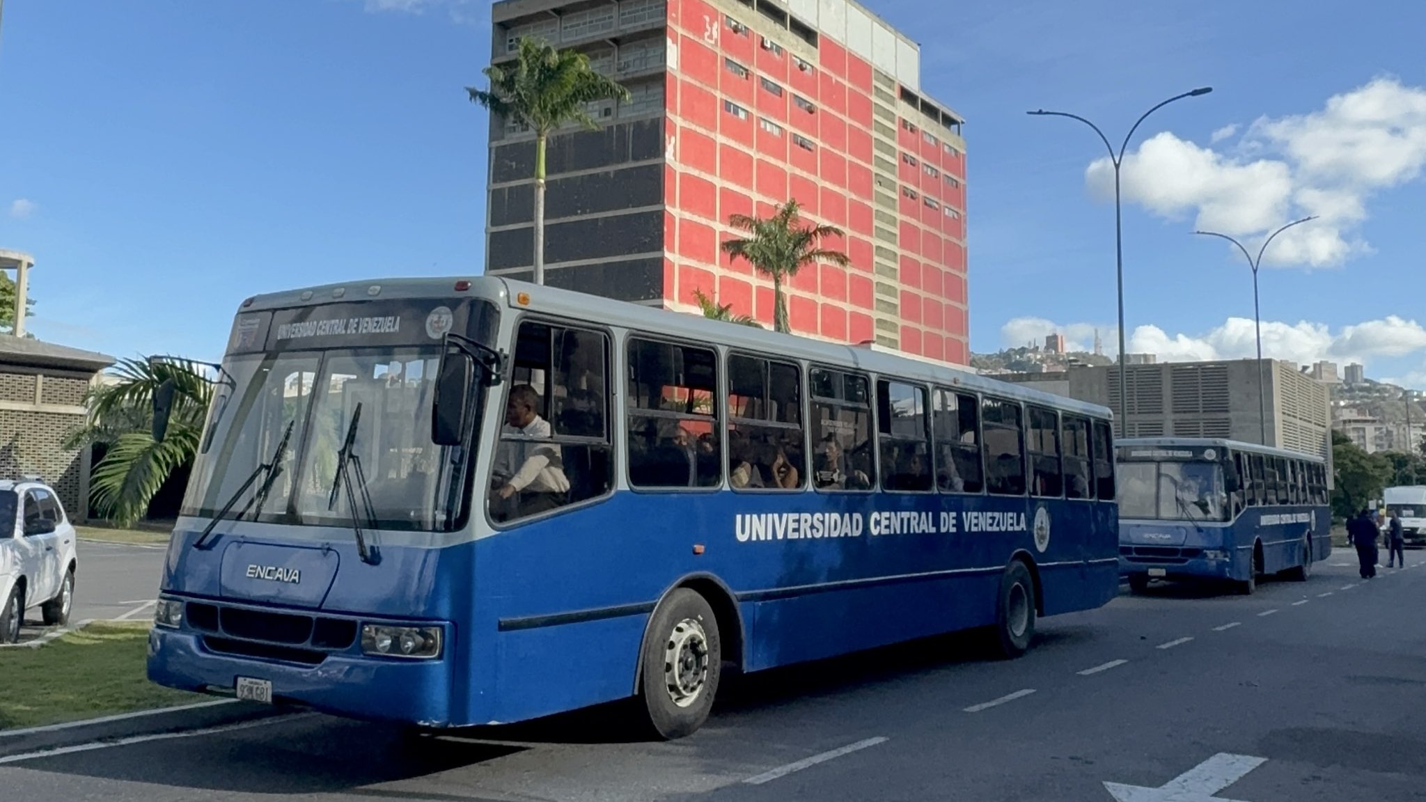 Terror en la autopista: Transporte de la UCV sufrió falla total de frenos y conductor evitó una tragedia