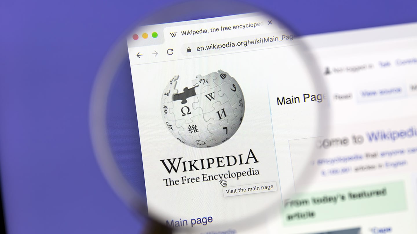 Wikipedia comenzó a prohibir el contenido generado por IA en su plataforma