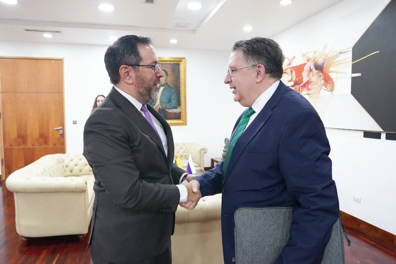 La cúpula chavista hace malabares entre sus acuerdos con Washington y su "solidaridad" con el Kremlin