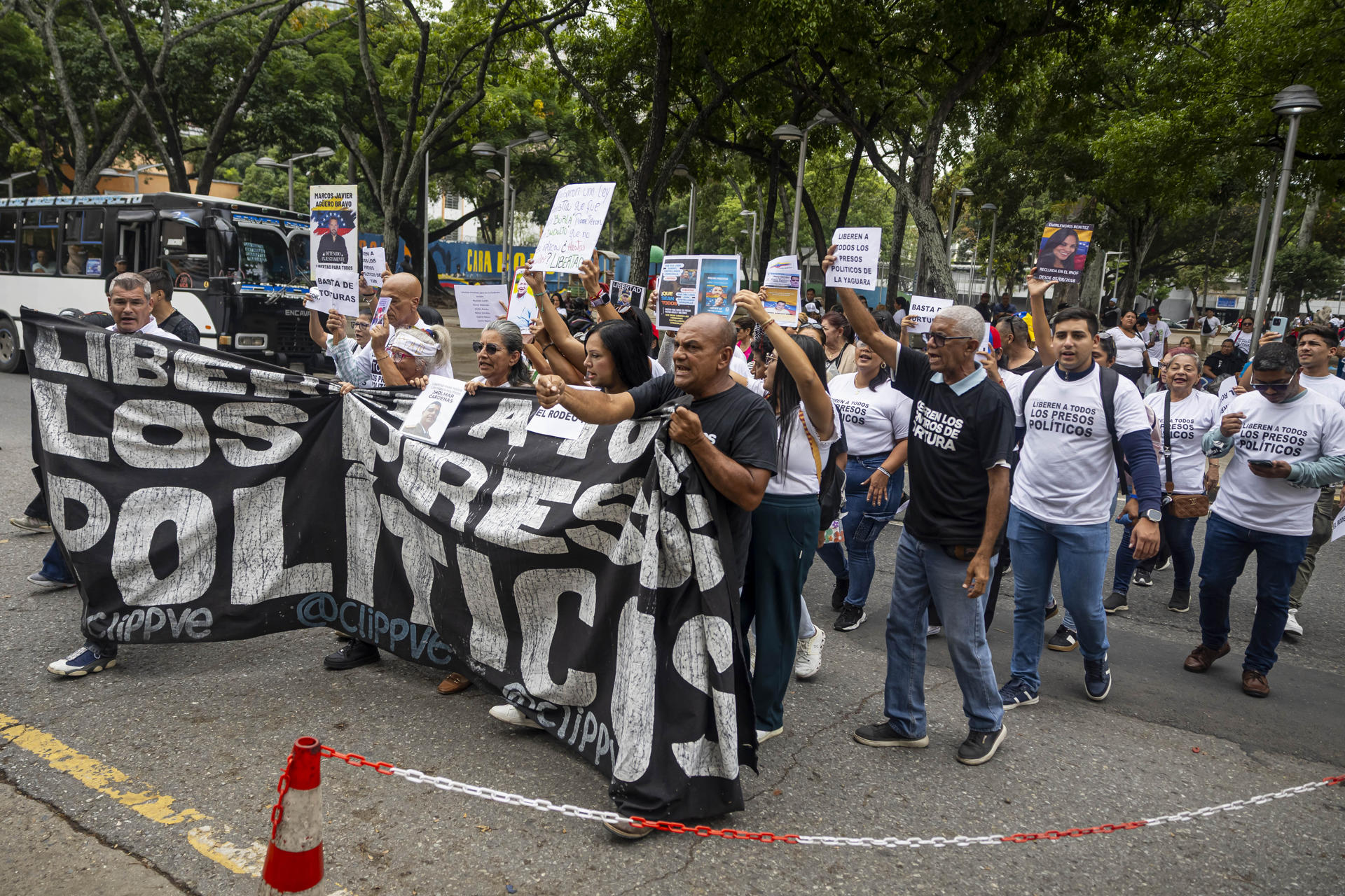 Lo que prometió el subdirector de DDHH del MP a familias de presos políticos de El Rodeo I (VIDEO)