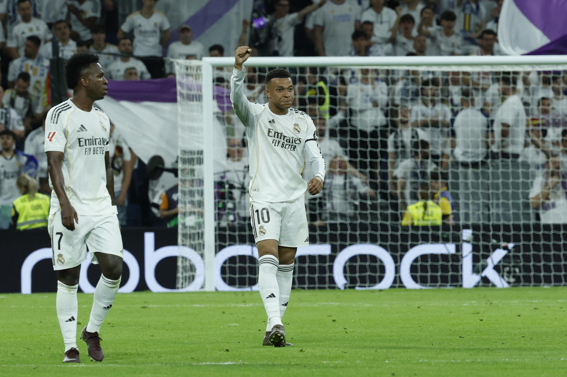 Los silbidos retumbaron en el Bernabéu pese a victoria del Real Madrid ante Deportivo Alavés