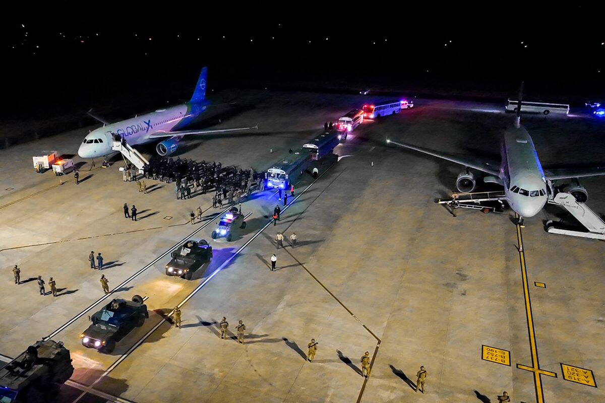 TRIBUNAL DE APELACIONES FRENA INVESTIGACIÓN SOBRE VUELOS DE DEPORTACIÓN