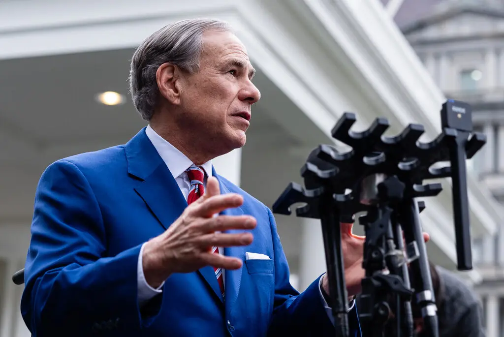 Abbott amenazó con recortar presupuesto para la policía de Houston por no cooperar con ICE