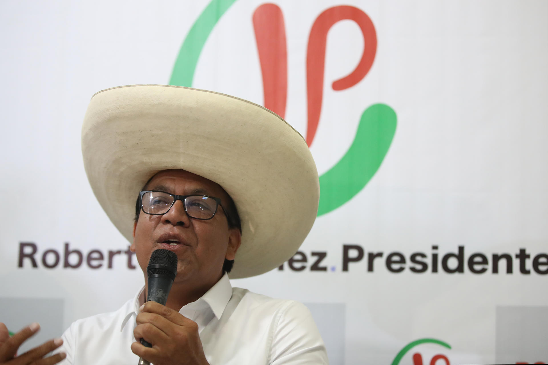 Keiko Fujimori y Roberto Sánchez se perfilan para la segunda vuelta en Perú con el 95,14 % del escrutinio