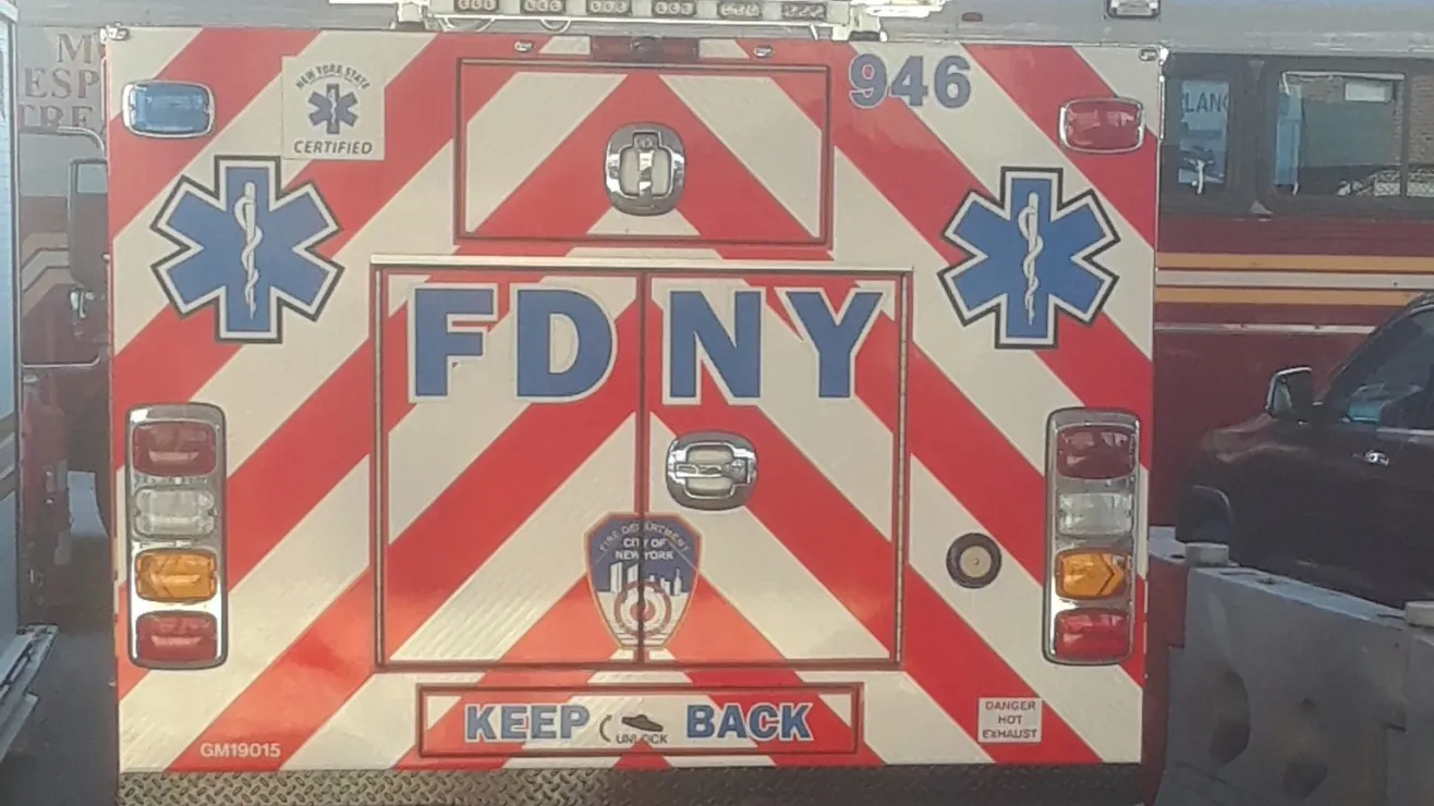 Pánico en Nueva York: Mujer pirómana incendió tres propiedades en 10 minutos en Queens