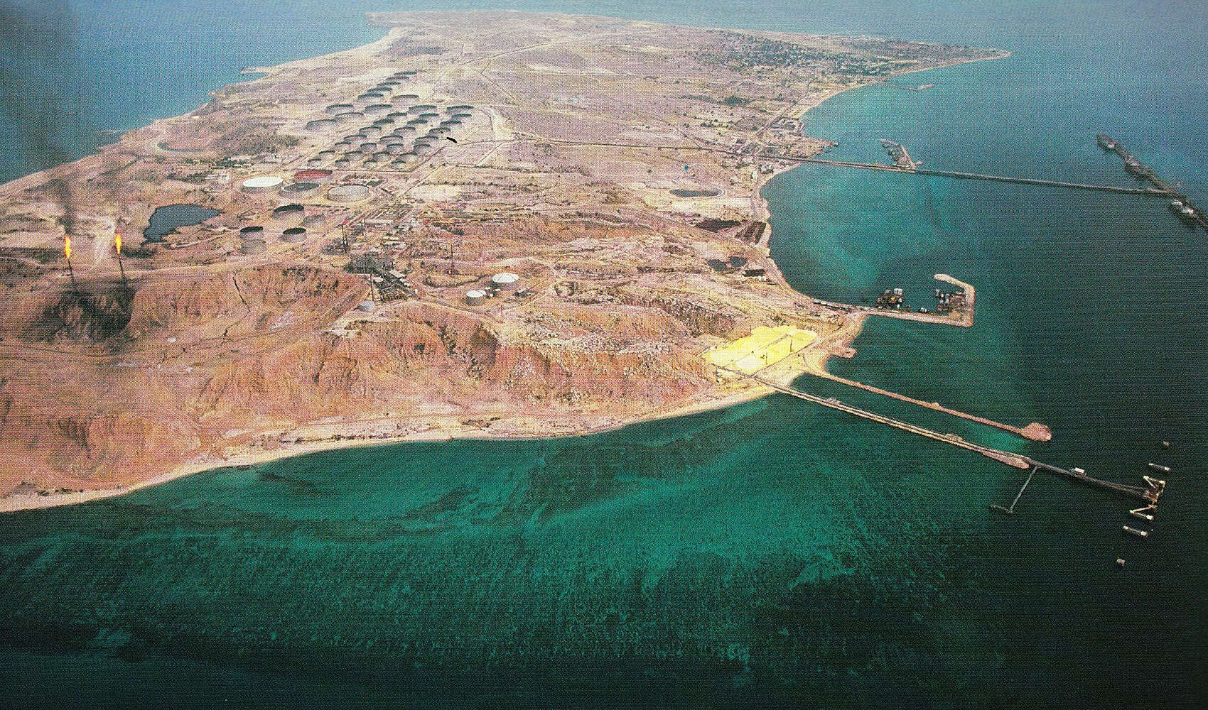 Estados Unidos dice haber bombardeando la isla de Jarg, punto clave iraní en Ormuz