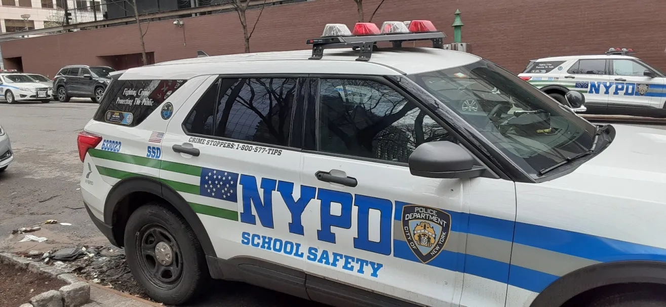 Pánico en Nueva York: Alumno fue acuchillado por otro en una escuela secundaria