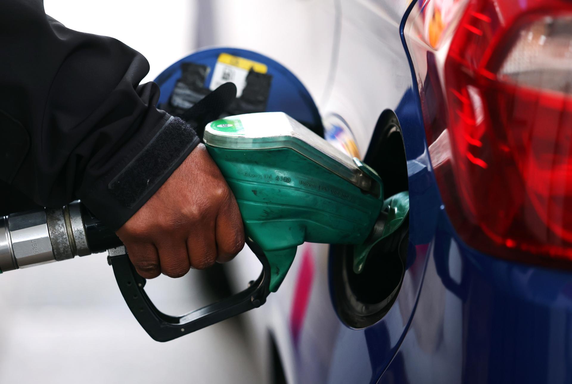 El petróleo de Texas sube 11 % ante el temor a una escalada en Irán tras discurso de Trump