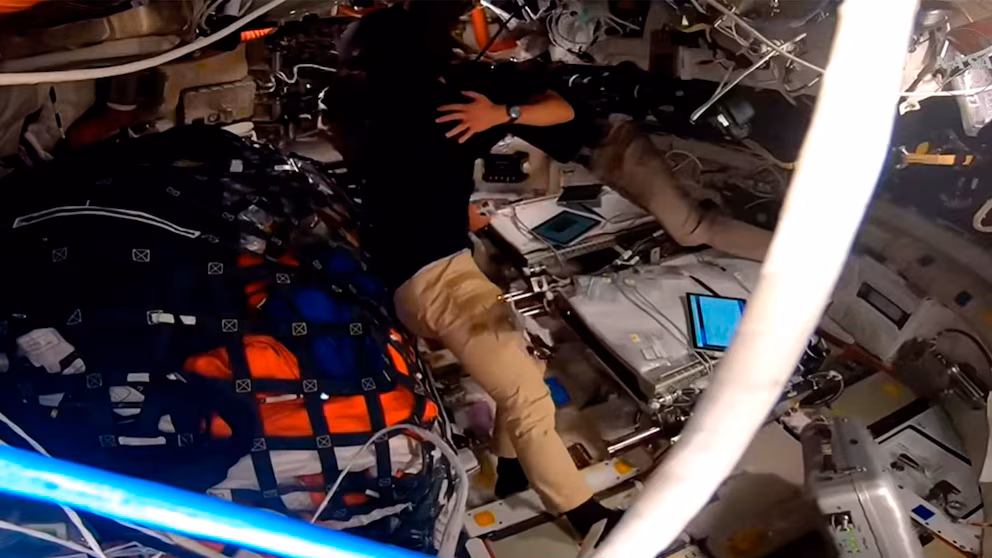 La historia detrás del conmovedor abrazo entre los astronautas del Artemis II