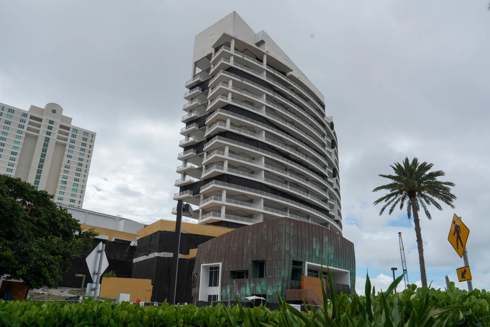 Las imágenes más impactantes de la demolición del hotel Mandarin Oriental en Miami