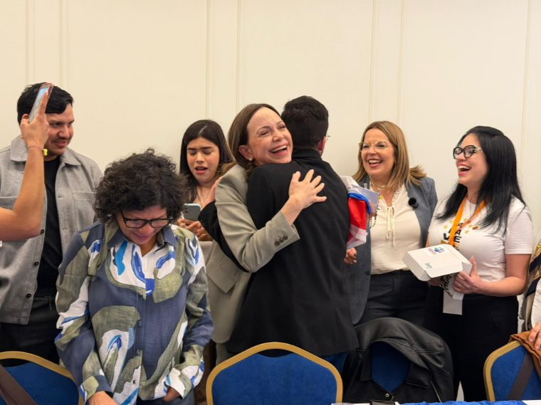 En FOTOS: María Corina Machado se reúne con miembros del Comando ConVzla en Portugal