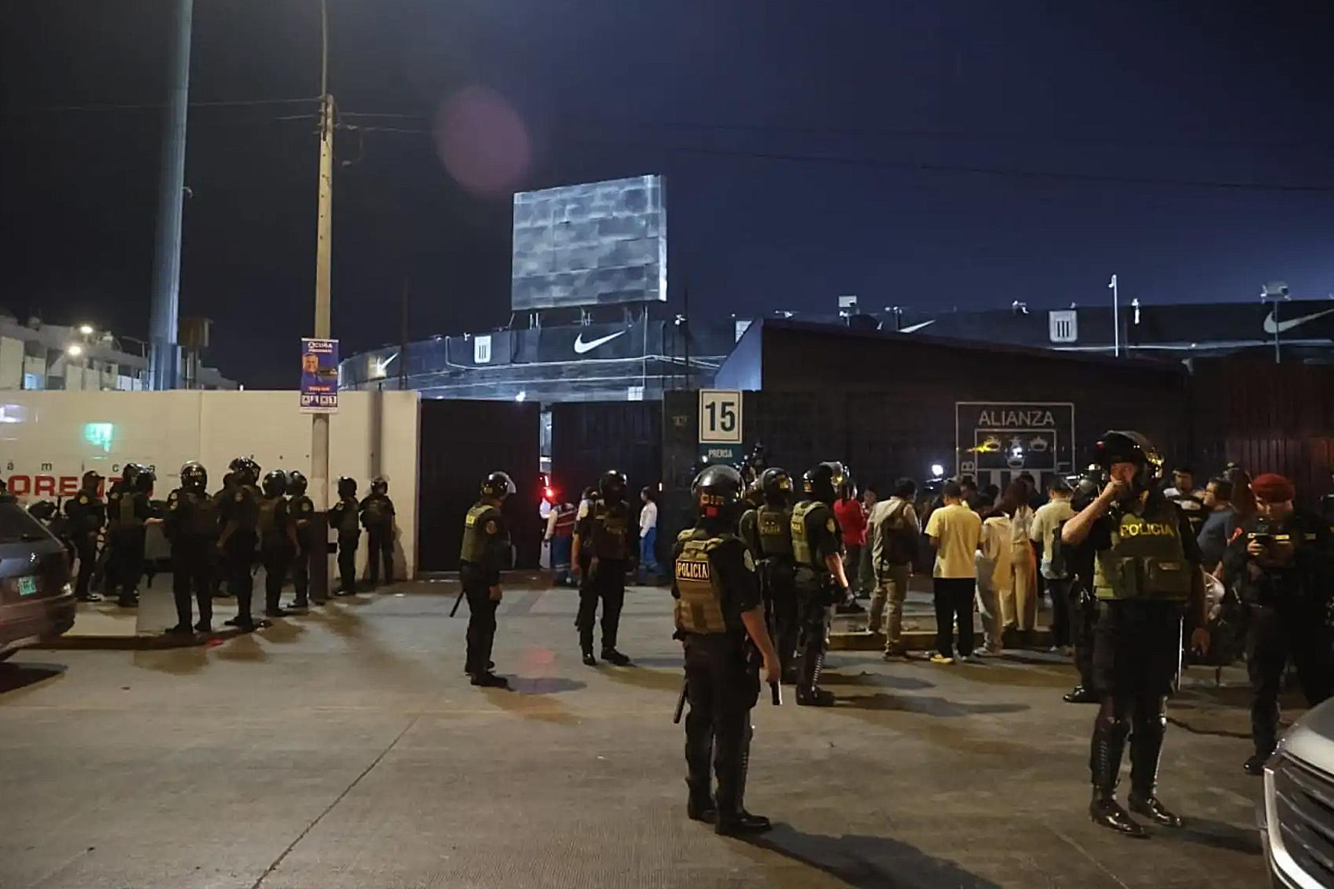 Policía reveló la causa del caos vivido en un estadio de Perú que dejó un muerto y al menos 60 heridos