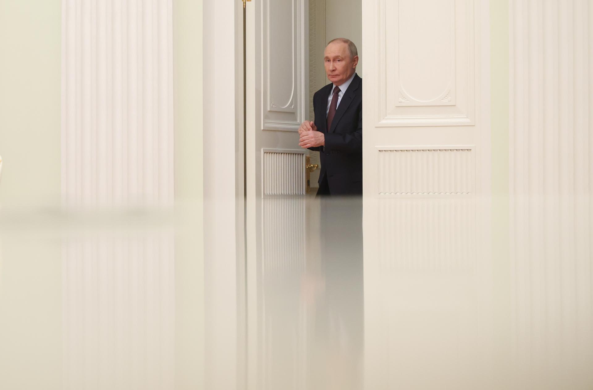 Índices de popularidad de Putin siguen cayendo en picado por séptima semana consecutiva