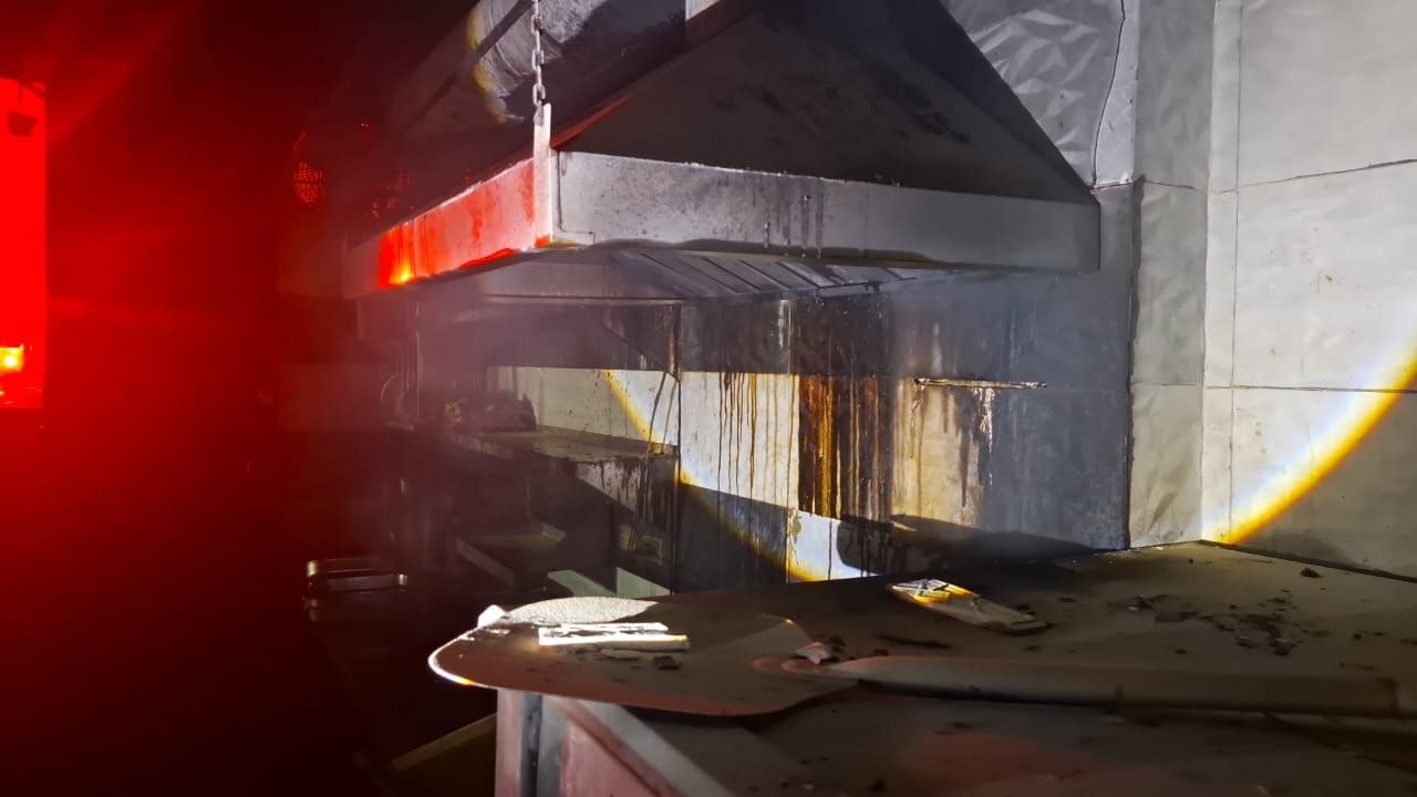 Al menos dos locales de comida se incendiaron en Caracas durante la madrugada del #30Abr