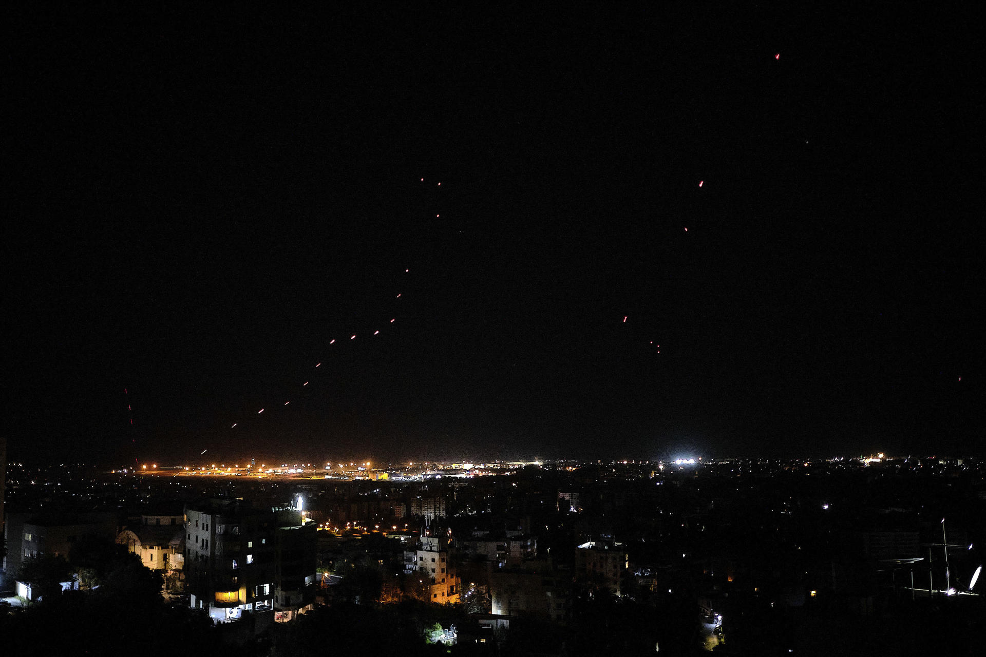 Israel y Líbano iniciaron el alto el fuego tras intensos ataques previos