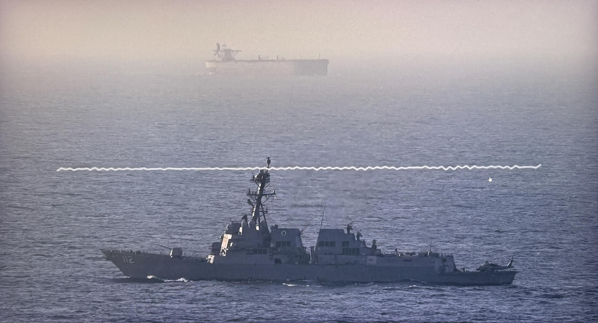 Trump dice a la Otan que se mantenga lejos de Ormuz a menos que quiera cargar petróleo