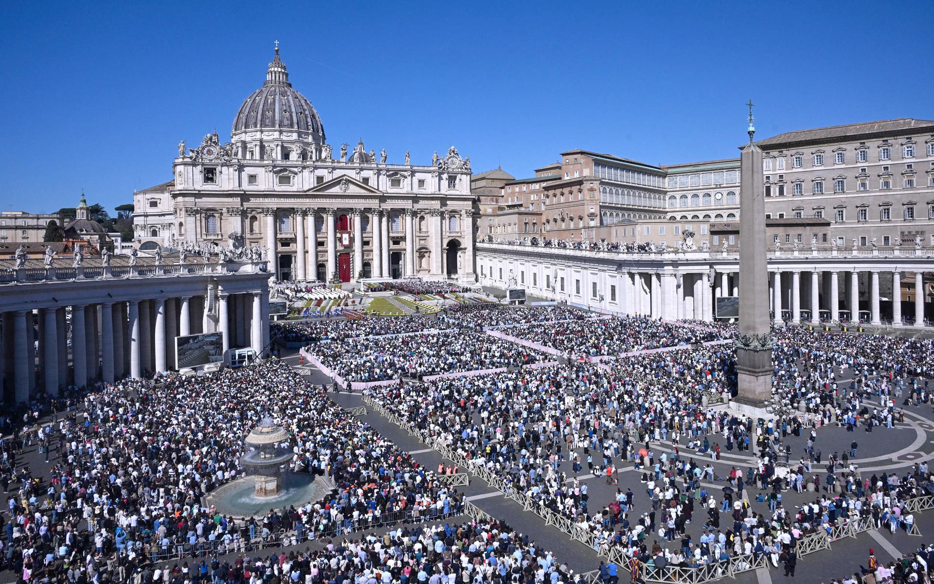 El papa León XIV llama a la esperanza frente a la guerra y la "idolatría del lucro"