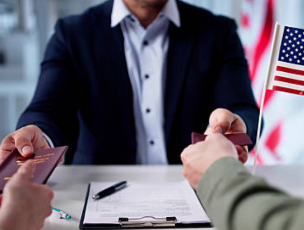 EEUU endurece las reglas de asilo: solicitantes deberán pagar nueva cuota anual