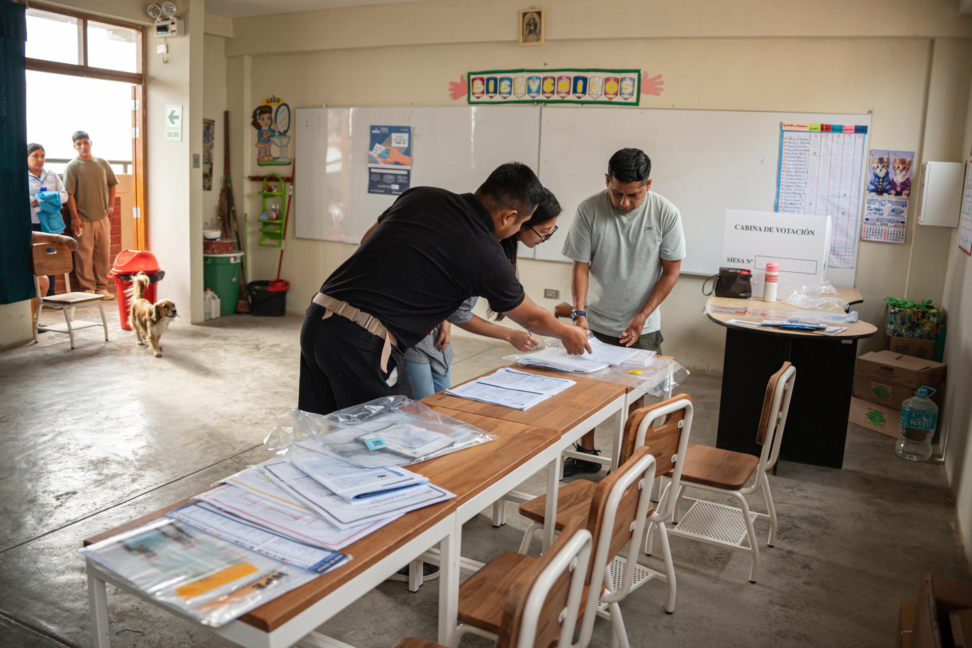 Perú culminó elecciones generales con jornada extra en Lima tras fallas inéditas durante la votación